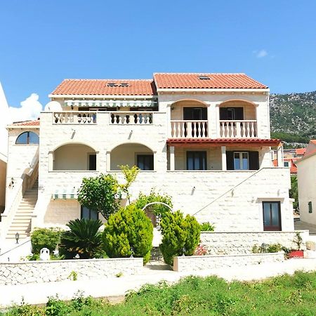 Apartments Fani Бол Екстериор снимка