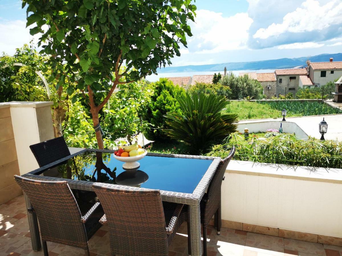 Apartments Fani Бол Екстериор снимка